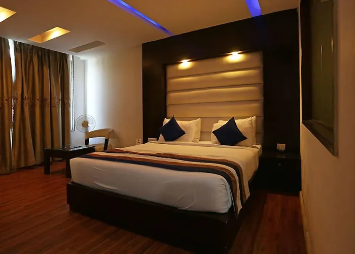 B - Llions Old Delhi Gurgaon Rd Hotel