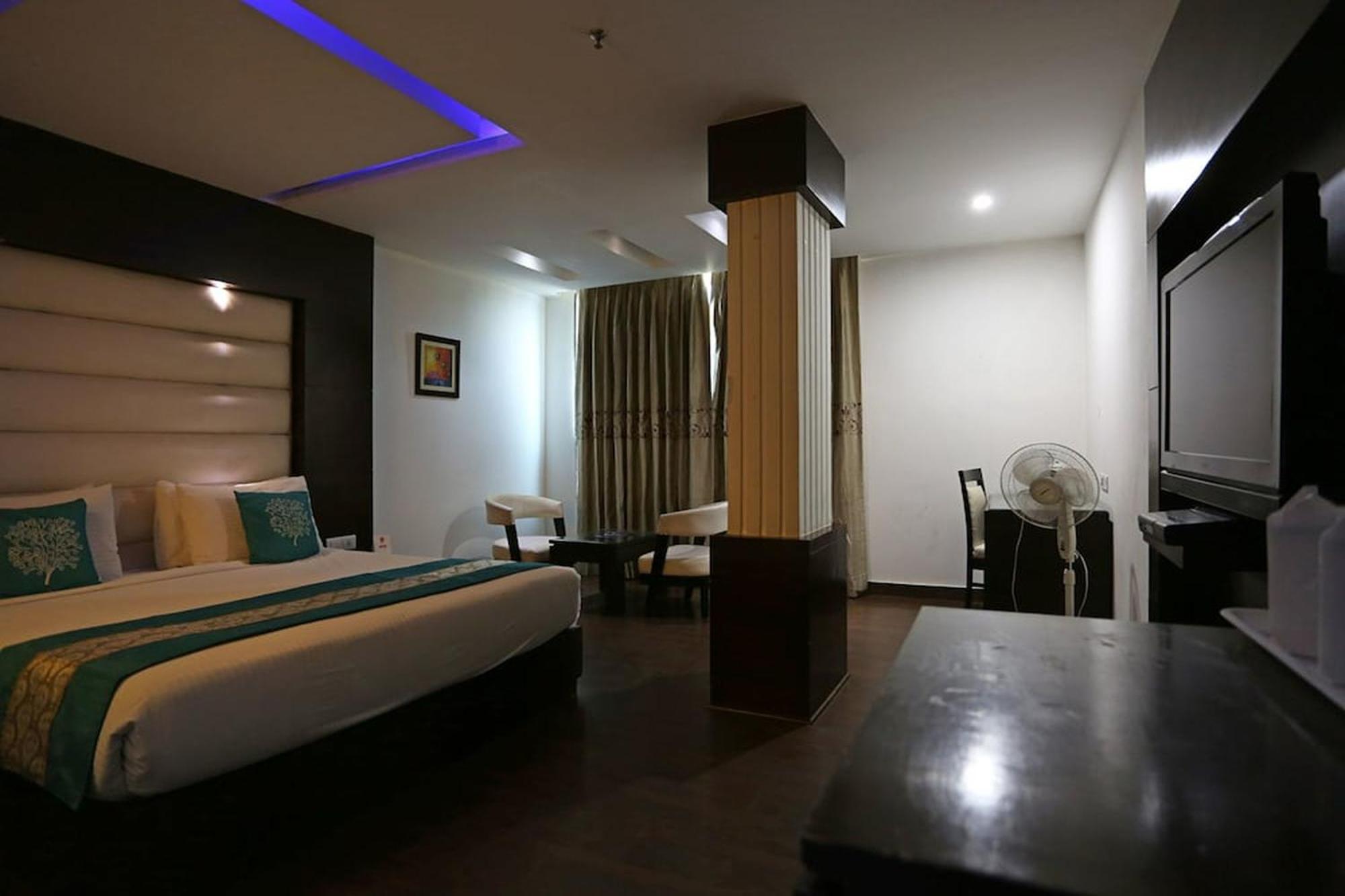 Hotel B - Llions Old Delhi Gurgaon Rd 3*