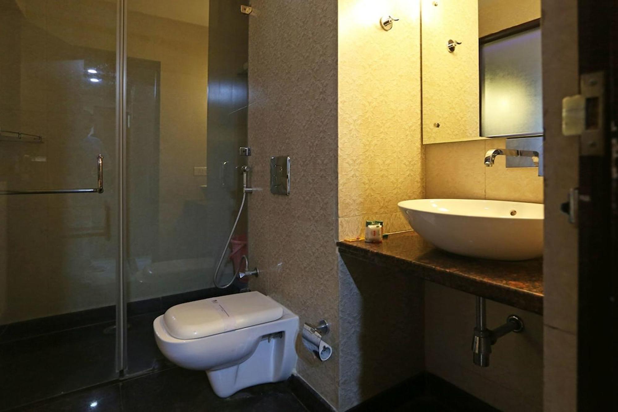 B - Llions Old Delhi Gurgaon Rd Hotel 3*