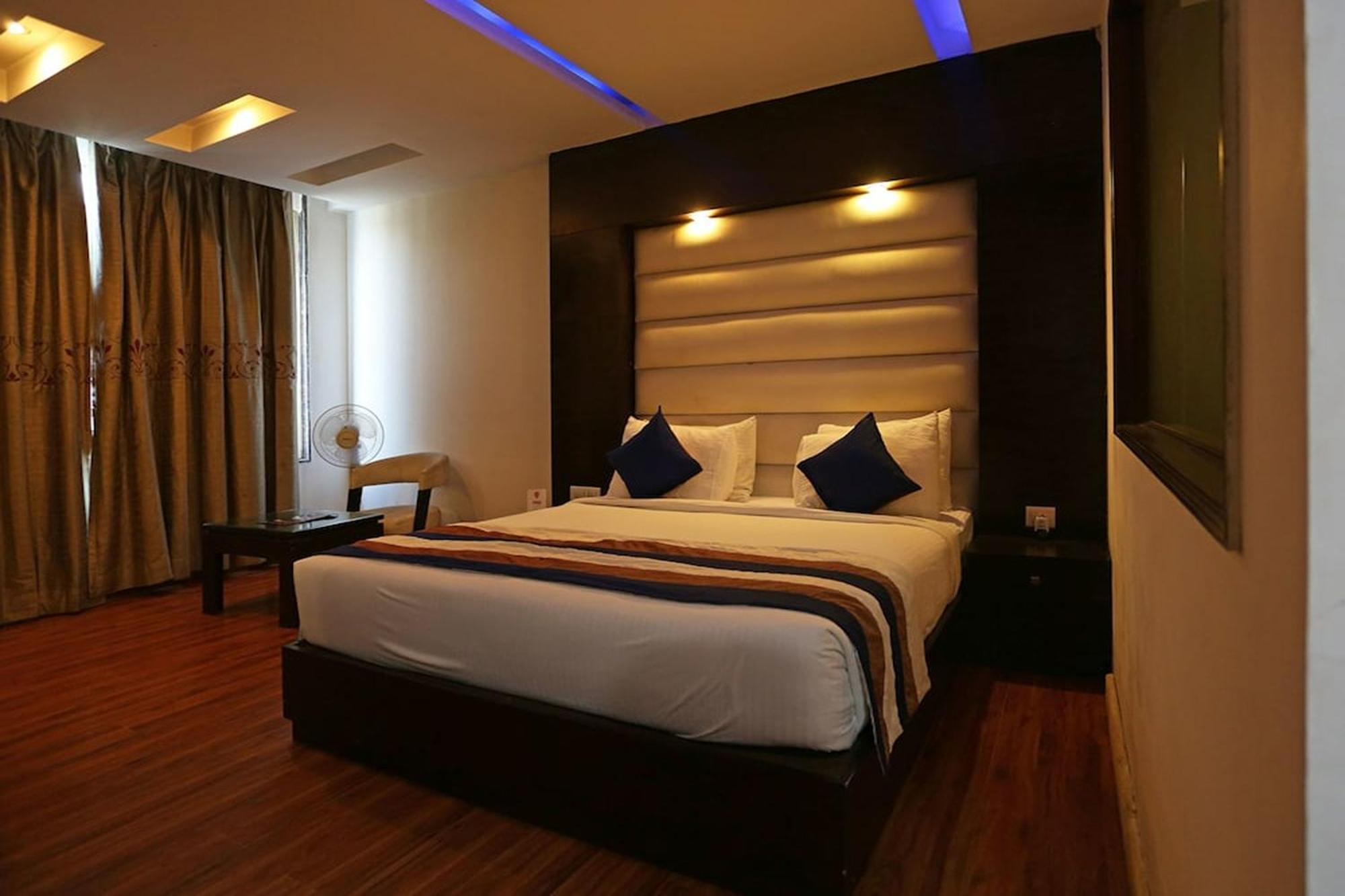Hotel B - Llions Old Delhi Gurgaon Rd New Delhi