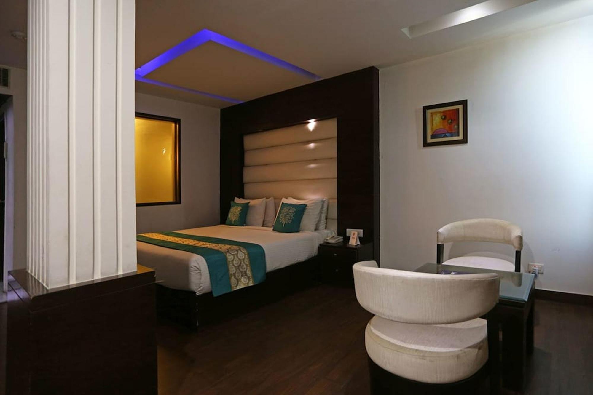 Hotel B - Llions Old Delhi Gurgaon Rd 3*